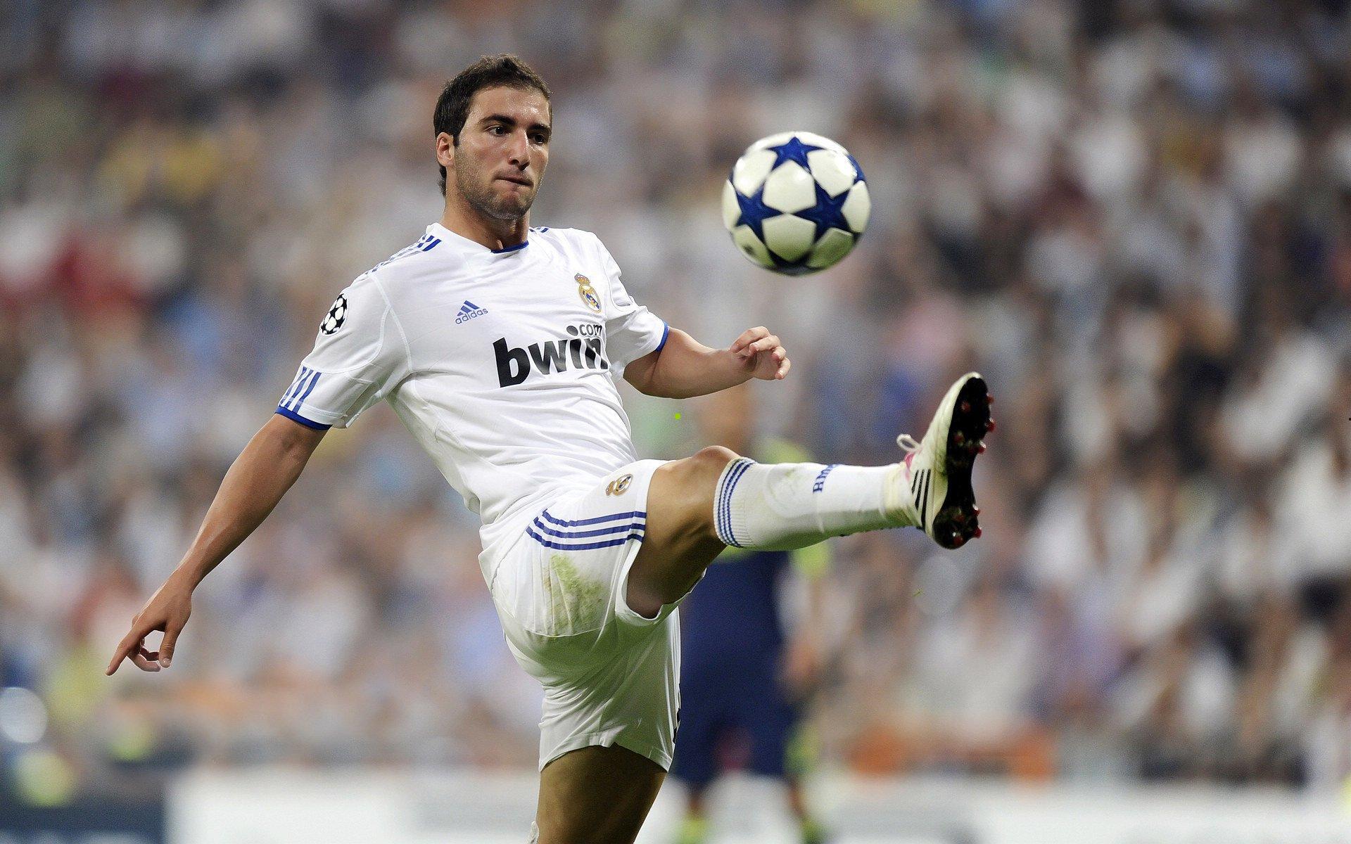 留洋浪潮再掀高潮！21岁国足新锐冬窗驰援英超，被誉中国卡塞米罗